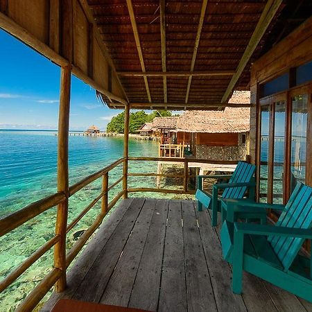 Ora Beach Resort Saleman Bagian luar foto