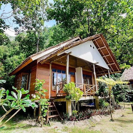 Ora Beach Resort Saleman Bagian luar foto